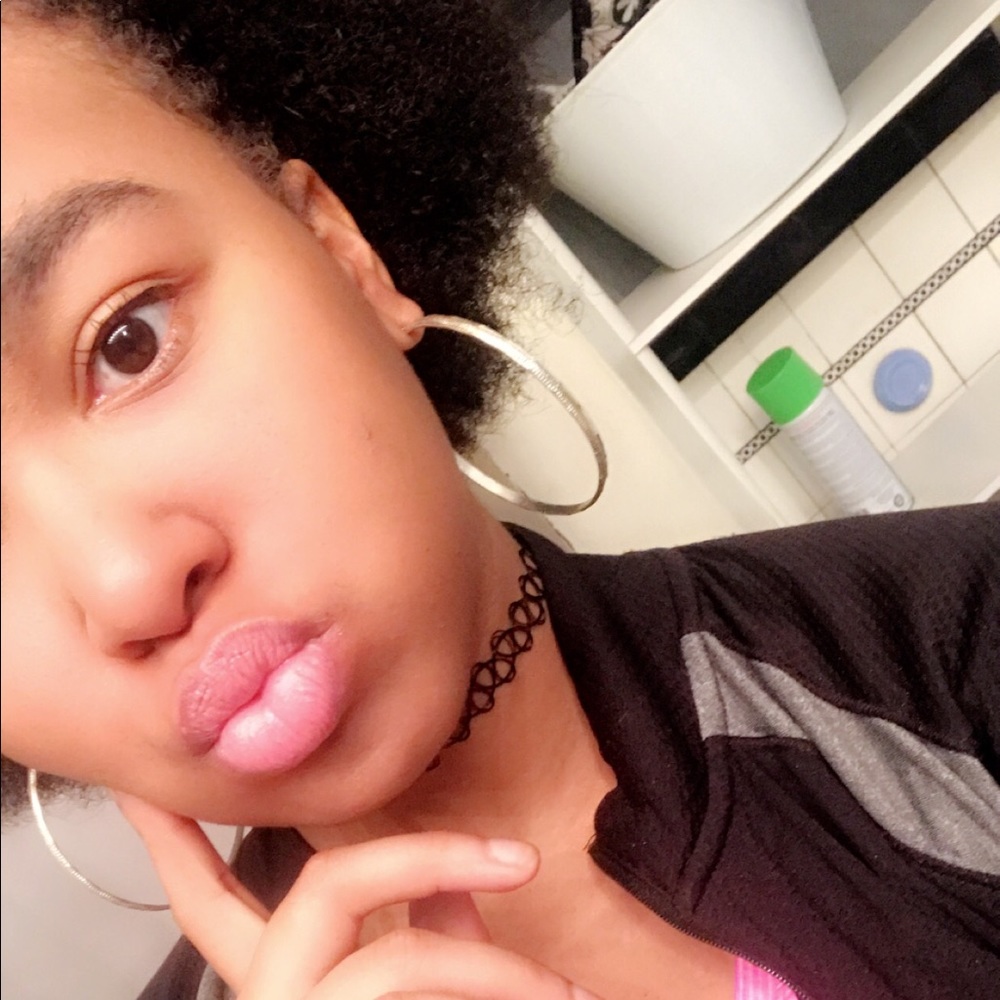 Meet your Posher, Calina